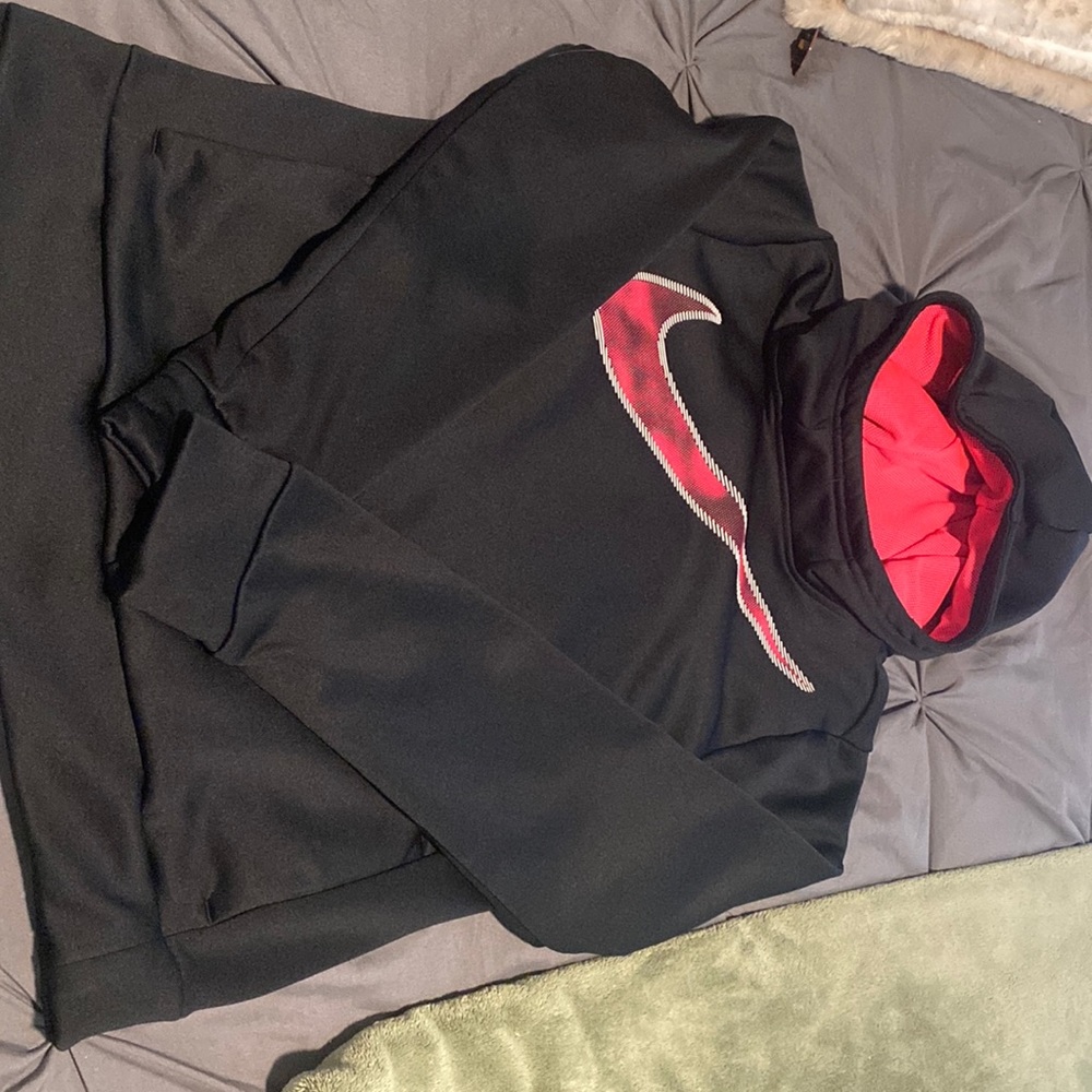 EUC girls size large Nike hoodie with front pocket